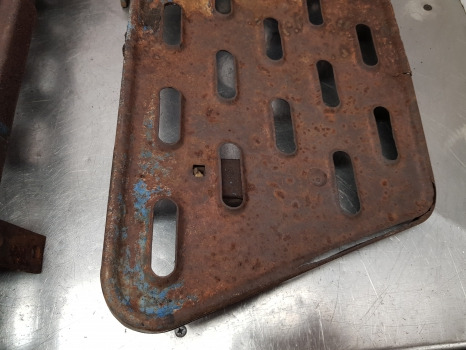 Ford Dexta, Super Dexta Cab Footstep Pair 957e16472a, 957e16473b - Système d'admission d'air: photos 5 Ford Dexta, Super Dexta Cab Footstep Pair 957e16472a, 957e16473b - Système d'admission d'air: photos 5