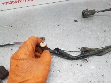 Ford New Holland Ts, 40 Series 8240 Front Head Lamp Wiring Loom F0nn13n054aa - Câble/ Fil pour Tracteur agricole: photos 5 Ford New Holland Ts, 40 Series 8240 Front Head Lamp Wiring Loom F0nn13n054aa - Câble/ Fil pour Tracteur agricole: photos 5