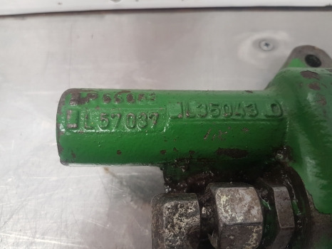 John Deere 2650, 2250, 1950, 1850 Backend Steering Valve L57037, L35043 - Commande de gouvernail: photos 2 John Deere 2650, 2250, 1950, 1850 Backend Steering Valve L57037, L35043 - Commande de gouvernail: photos 2