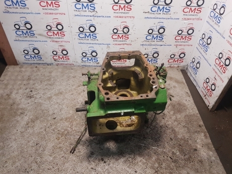 John Deere 3040, 2040, 2140, 1840, 1640 Clutch Housing L33179, Al28740, L39493 - Embrayage et pièces pour Tracteur agricole: photos 1 John Deere 3040, 2040, 2140, 1840, 1640 Clutch Housing L33179, Al28740, L39493 - Embrayage et pièces pour Tracteur agricole: photos 1
