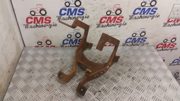 John Deere 3200, 3400 Telehandler Exhaust Muffler, Silencer Bracket Az57460 - Silencieux pour Chariot télescopique: photos 1 John Deere 3200, 3400 Telehandler Exhaust Muffler, Silencer Bracket Az57460 - Silencieux pour Chariot télescopique: photos 1