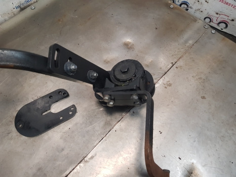 Kubota M5092 Front Axle Mudguard Bracket Lhs Assy - Aile: photos 5 Kubota M5092 Front Axle Mudguard Bracket Lhs Assy - Aile: photos 5