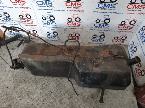 Lamborghini 1106 4wd Right Hand Side Diesel Tank 0.257.8143.3/40 - Réservoir de carburant pour Tracteur agricole: photos 2 Lamborghini 1106 4wd Right Hand Side Diesel Tank 0.257.8143.3/40 - Réservoir de carburant pour Tracteur agricole: photos 2