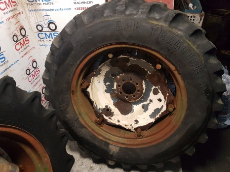 Massey Ferguson 135, 35 David Brown, Ford 2000, 3000 Wheel Pair 12.4-23 - Roue complète pour Machine agricole: photos 5 Massey Ferguson 135, 35 David Brown, Ford 2000, 3000 Wheel Pair 12.4-23 - Roue complète pour Machine agricole: photos 5