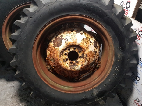 Massey Ferguson 135, 35 David Brown, Ford 2000, 3000 Wheel Pair 12.4-23 - Roue complète pour Machine agricole: photos 2 Massey Ferguson 135, 35 David Brown, Ford 2000, 3000 Wheel Pair 12.4-23 - Roue complète pour Machine agricole: photos 2