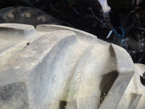 Massey Ferguson 265, 275, 290, 298 Rear Wheel And Tyre 16.9r34 - Roue complète: photos 2 Massey Ferguson 265, 275, 290, 298 Rear Wheel And Tyre 16.9r34 - Roue complète: photos 2
