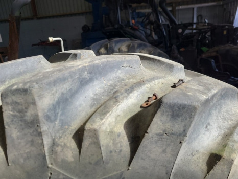 Massey Ferguson 265, 275, 290, 298 Rear Wheel And Tyre 16.9r34 - Roue complète: photos 3 Massey Ferguson 265, 275, 290, 298 Rear Wheel And Tyre 16.9r34 - Roue complète: photos 3