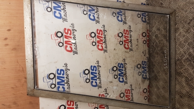 Massey Ferguson 50b Cab Window Frame Glass Lhs. Please Check By The Photos. - Fenêtre et pièces pour Tractopelle: photos 2 Massey Ferguson 50b Cab Window Frame Glass Lhs. Please Check By The Photos. - Fenêtre et pièces pour Tractopelle: photos 2