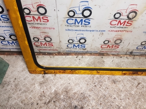Massey Ferguson 50b Digger Cab Back Window Assy 00000 - Fenêtre et pièces pour Tractopelle: photos 2 Massey Ferguson 50b Digger Cab Back Window Assy 00000 - Fenêtre et pièces pour Tractopelle: photos 2