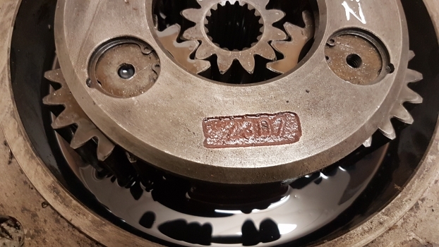 Massey Ferguson 8100 Series Hub Cover With Planetary And Sun Gears 3429856m1 - Essieu avant pour Tracteur agricole: photos 5 Massey Ferguson 8100 Series Hub Cover With Planetary And Sun Gears 3429856m1 - Essieu avant pour Tracteur agricole: photos 5