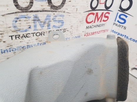 New Holland Case T7.200 Cab Air Duct Pipe Rhs 87594201, 87599954, 87646806 - Chauffage/ Ventilation pour Tracteur agricole: photos 4 New Holland Case T7.200 Cab Air Duct Pipe Rhs 87594201, 87599954, 87646806 - Chauffage/ Ventilation pour Tracteur agricole: photos 4