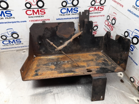 New Holland Case T7000, Puma T7030, T7040, Puma 210 Battery Tray 84144595 - Système électrique pour Machine agricole: photos 2 New Holland Case T7000, Puma T7030, T7040, Puma 210 Battery Tray 84144595 - Système électrique pour Machine agricole: photos 2