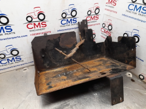 New Holland Case T7000, Puma T7030, T7040, Puma 210 Battery Tray 84144595 - Système électrique pour Machine agricole: photos 1 New Holland Case T7000, Puma T7030, T7040, Puma 210 Battery Tray 84144595 - Système électrique pour Machine agricole: photos 1