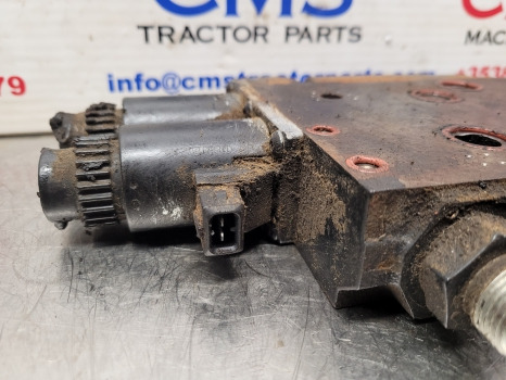 New Holland Case Tsa, T6000, T6, T5 Maxxum Lift Draft Control Valve 84175671 - Hydraulique: photos 4 New Holland Case Tsa, T6000, T6, T5 Maxxum Lift Draft Control Valve 84175671 - Hydraulique: photos 4