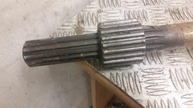 New Holland Ford 35, Ts, L Ts110, Ts115 Front Axle Drive Shaft Right 5166550 - Demi arbre pour Tracteur agricole: photos 2 New Holland Ford 35, Ts, L Ts110, Ts115 Front Axle Drive Shaft Right 5166550 - Demi arbre pour Tracteur agricole: photos 2