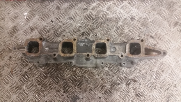 New Holland T5.100, T5.110, T5.120 Engine Air Intake Manifold Spacer 5801701355 - Collecteur d'admission pour Tracteur agricole: photos 4 New Holland T5.100, T5.110, T5.120 Engine Air Intake Manifold Spacer 5801701355 - Collecteur d'admission pour Tracteur agricole: photos 4