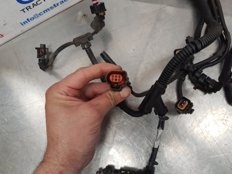 New Holland T5.95 Engine Wiring Loom 5801522047, 504388404 - Câble/ Fil pour Tracteur agricole: photos 4 New Holland T5.95 Engine Wiring Loom 5801522047, 504388404 - Câble/ Fil pour Tracteur agricole: photos 4