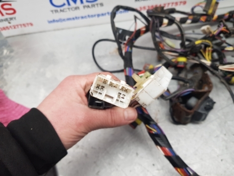 New Holland T5.95, T5.105, T5.115 Wiring Loom, Fuse Box 47778916 - Câble/ Fil pour Tracteur agricole: photos 3 New Holland T5.95, T5.105, T5.115 Wiring Loom, Fuse Box 47778916 - Câble/ Fil pour Tracteur agricole: photos 3