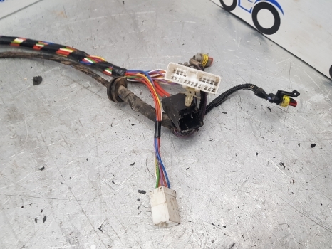 New Holland T5.95, T5.105, T5.115 Wiring Loom, Fuse Box 47778916 - Câble/ Fil pour Tracteur agricole: photos 5 New Holland T5.95, T5.105, T5.115 Wiring Loom, Fuse Box 47778916 - Câble/ Fil pour Tracteur agricole: photos 5