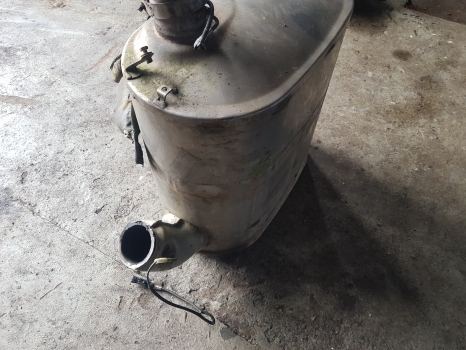 New Holland T7.200, Case Puma 130, 145 Catalytic Silencer, Muffler 84396513 - Silencieux pour Tracteur agricole: photos 4 New Holland T7.200, Case Puma 130, 145 Catalytic Silencer, Muffler 84396513 - Silencieux pour Tracteur agricole: photos 4