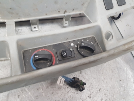 New Holland T7.200, T6, T7 Heater Fan Control 87538397, 82037674, 84203365 - Chauffage/ Ventilation pour Tracteur agricole: photos 3 New Holland T7.200, T6, T7 Heater Fan Control 87538397, 82037674, 84203365 - Chauffage/ Ventilation pour Tracteur agricole: photos 3