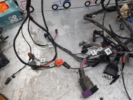 New Holland T7 T7.200 Case Maxxum Puma Cab Roof Wiring Loom 47372235, 84407580 - Câble/ Fil pour Tracteur agricole: photos 4 New Holland T7 T7.200 Case Maxxum Puma Cab Roof Wiring Loom 47372235, 84407580 - Câble/ Fil pour Tracteur agricole: photos 4