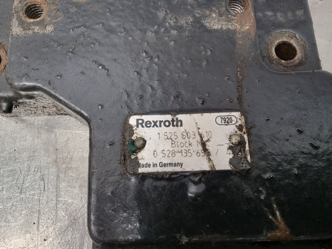 New Holland T7, Tm, T7000, Tm7000 Ser Tm130, Tm120 Control Valve Plate 5195157 - Hydraulique: photos 3 New Holland T7, Tm, T7000, Tm7000 Ser Tm130, Tm120 Control Valve Plate 5195157 - Hydraulique: photos 3