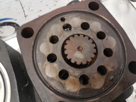 Manitou Mrt 2540 Platform Rotation Motor 656170, 602446, 602447, 601510, 602448 - Pièces de rechange pour Chariot télescopique: photos 4 Manitou Mrt 2540 Platform Rotation Motor 656170, 602446, 602447, 601510, 602448 - Pièces de rechange pour Chariot télescopique: photos 4