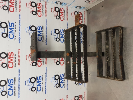 T5000, Tl, Tla, Case Jxu Series, Foot Step Assy Rhs 5184803, 82007963, 82007964 - Marchepied pour Machine agricole: photos 2 T5000, Tl, Tla, Case Jxu Series, Foot Step Assy Rhs 5184803, 82007963, 82007964 - Marchepied pour Machine agricole: photos 2