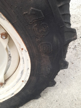 Valtra 6400 Front Wheel And Tyre 13.6r28, 13.6r28, 12x28 - Roue complète: photos 2 Valtra 6400 Front Wheel And Tyre 13.6r28, 13.6r28, 12x28 - Roue complète: photos 2