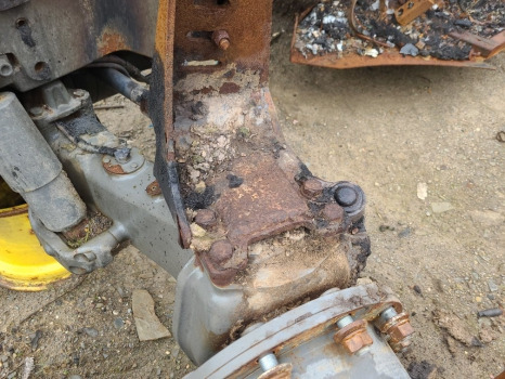 Valtra T174ea Front Mudguard Bracket Kit Acv0179820, Acv0179810, Acv0217600 - Carrosserie et extérieur pour Machine agricole: photos 2 Valtra T174ea Front Mudguard Bracket Kit Acv0179820, Acv0179810, Acv0217600 - Carrosserie et extérieur pour Machine agricole: photos 2