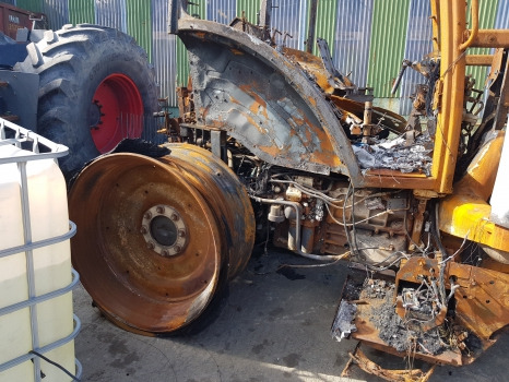 Valtra T174ea Front, Rear Axle, Engine, Transmission, Hydraulic, Lift Parts - Moteur et pièces: photos 5 Valtra T174ea Front, Rear Axle, Engine, Transmission, Hydraulic, Lift Parts - Moteur et pièces: photos 5