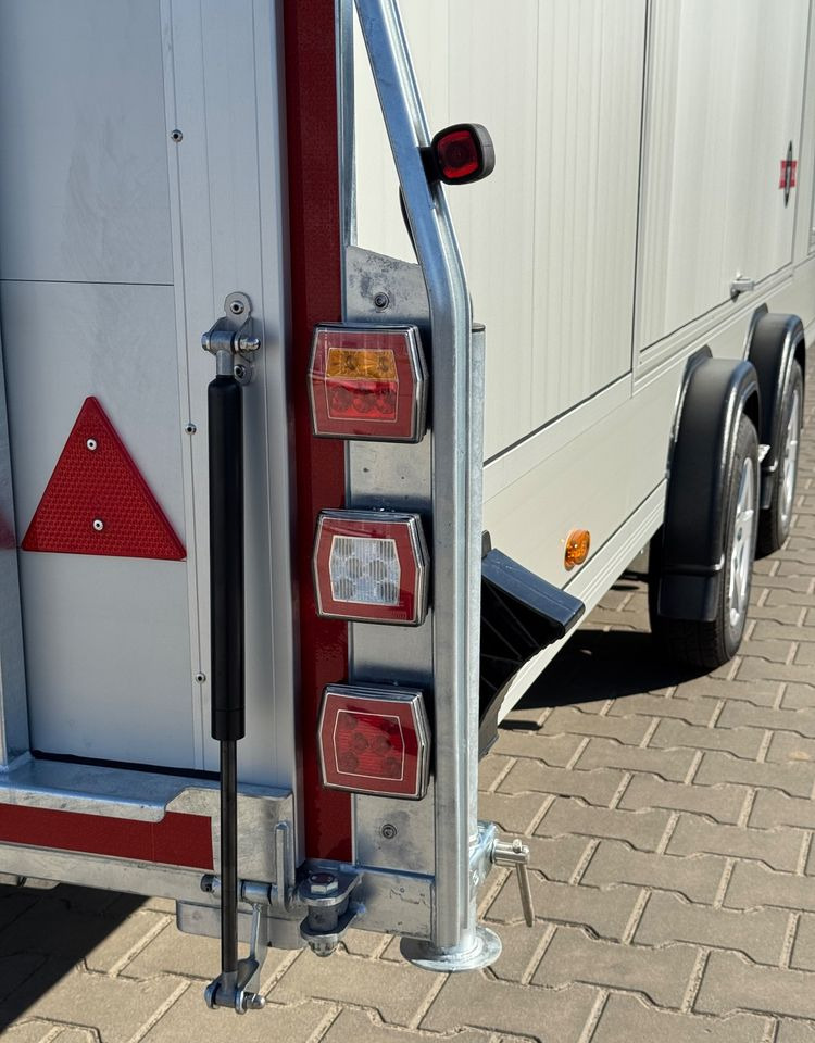 DEBON Debon C2000 - zamknięta przyczepa do przewozu aut, 550 x 215 cm, 3500kg, felgi ALU, wciągarka elektryczna - Remorque porte-voitures: photos 5 DEBON Debon C2000 - zamknięta przyczepa do przewozu aut, 550 x 215 cm, 3500kg, felgi ALU, wciągarka elektryczna - Remorque porte-voitures: photos 5