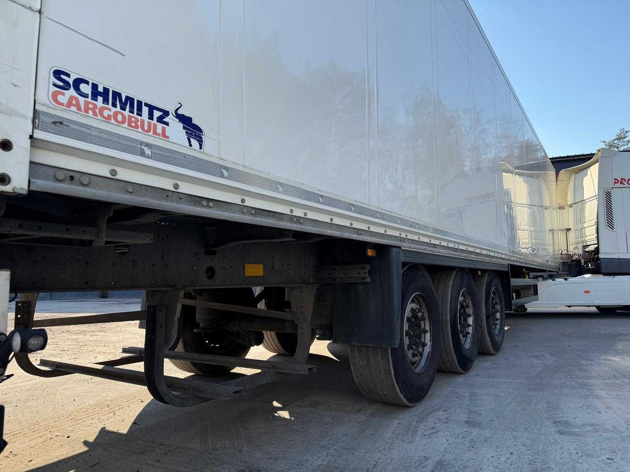 Schmitz Izoterma Kontener Box, 2017r, roleta , 481083 km , z Francji - Semi-remorque fourgon: photos 4 Schmitz Izoterma Kontener Box, 2017r, roleta , 481083 km , z Francji - Semi-remorque fourgon: photos 4