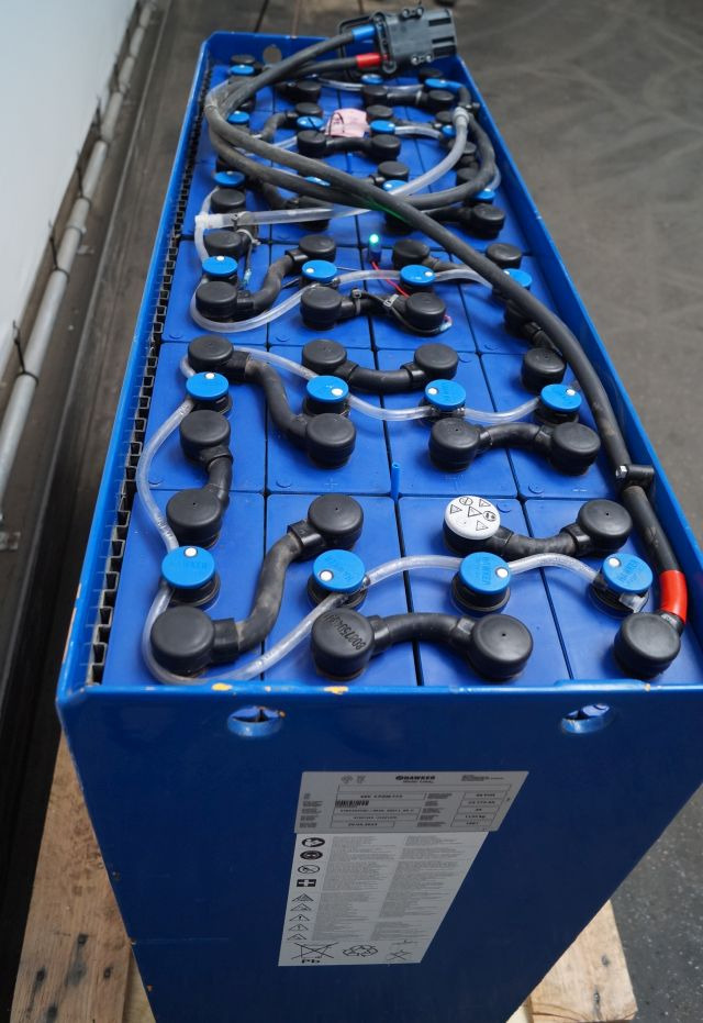 Hawker unknown | Battery 48V775Ah 48 5 PZMM775 Year 2023 weight 1132 kg sn. 8087 - Accumulateur pour Matériel de manutention: photos 2 Hawker unknown | Battery 48V775Ah 48 5 PZMM775 Year 2023 weight 1132 kg sn. 8087 - Accumulateur pour Matériel de manutention: photos 2