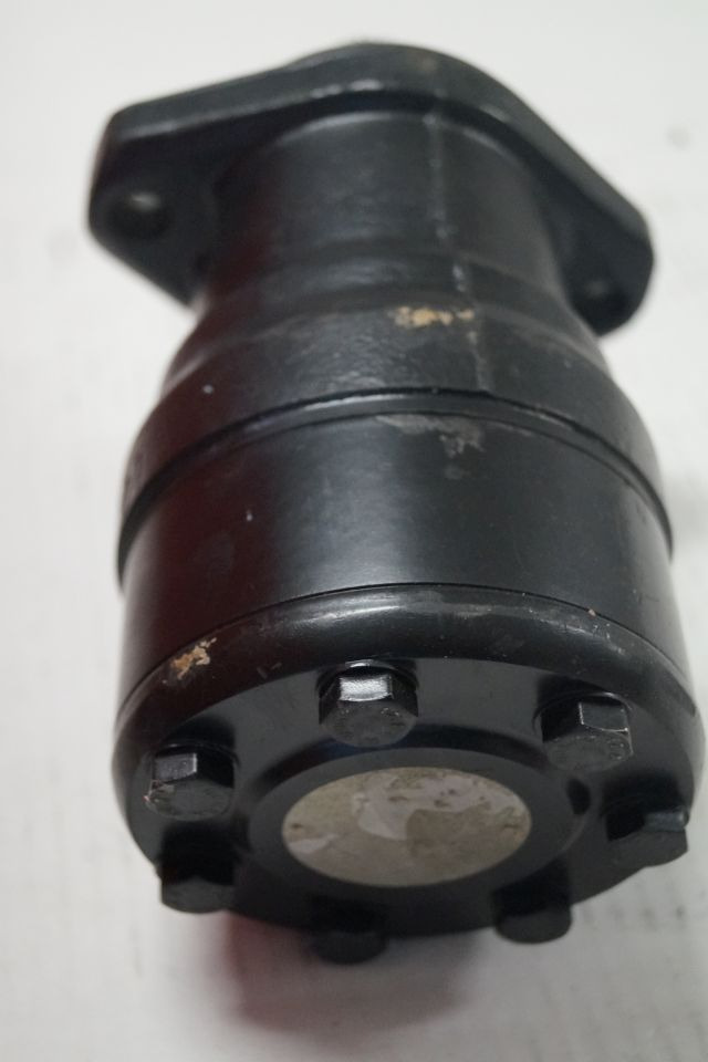 Jungheinrich 26906940 | Stuur motor Steering motor WRL reachtruck till year 2003 - Moteur hydraulique pour Matériel de manutention: photos 2 Jungheinrich 26906940 | Stuur motor Steering motor WRL reachtruck till year 2003 - Moteur hydraulique pour Matériel de manutention: photos 2