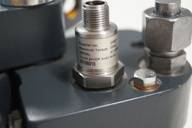 Jungheinrich 51193016 | Hydraulic Clamb from EKS308 year 2014 loading sensor 511 - Hydraulique pour Matériel de manutention: photos 2 Jungheinrich 51193016 | Hydraulic Clamb from EKS308 year 2014 loading sensor 511 - Hydraulique pour Matériel de manutention: photos 2