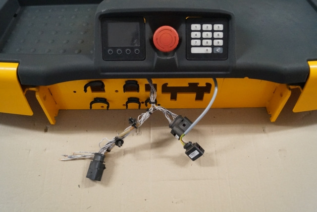 Jungheinrich 51343941 | Battery cover complete with cover 51302942 , display KD - Cabine et intérieur pour Matériel de manutention: photos 2 Jungheinrich 51343941 | Battery cover complete with cover 51302942 , display KD - Cabine et intérieur pour Matériel de manutention: photos 2