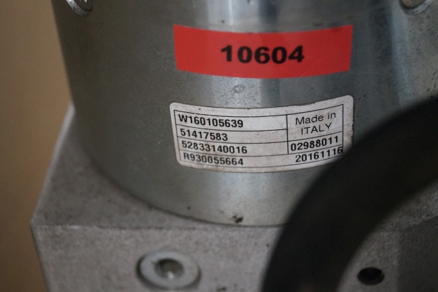 Jungheinrich 51417583 | Pumpmotor with tank and valve block 24V 2,2KW code R9320 Pumpmotor with tank and valve block 24V 2,2KW code R932010341 for EJD220 year 2016 - Pompe hydraulique pour Matériel de manutention: photos 2 Jungheinrich 51417583 | Pumpmotor with tank and valve block 24V 2,2KW code R9320 Pumpmotor with tank and valve block 24V 2,2KW code R932010341 for EJD220 year 2016 - Pompe hydraulique pour Matériel de manutention: photos 2