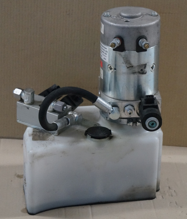 Jungheinrich 51417583 | Pumpmotor with tank and valve block 24V 2,2KW code R9320 Pumpmotor with tank and valve block 24V 2,2KW code R932010341 for EJD220 year 2016 - Pompe hydraulique pour Matériel de manutention: photos 1 Jungheinrich 51417583 | Pumpmotor with tank and valve block 24V 2,2KW code R9320 Pumpmotor with tank and valve block 24V 2,2KW code R932010341 for EJD220 year 2016 - Pompe hydraulique pour Matériel de manutention: photos 1