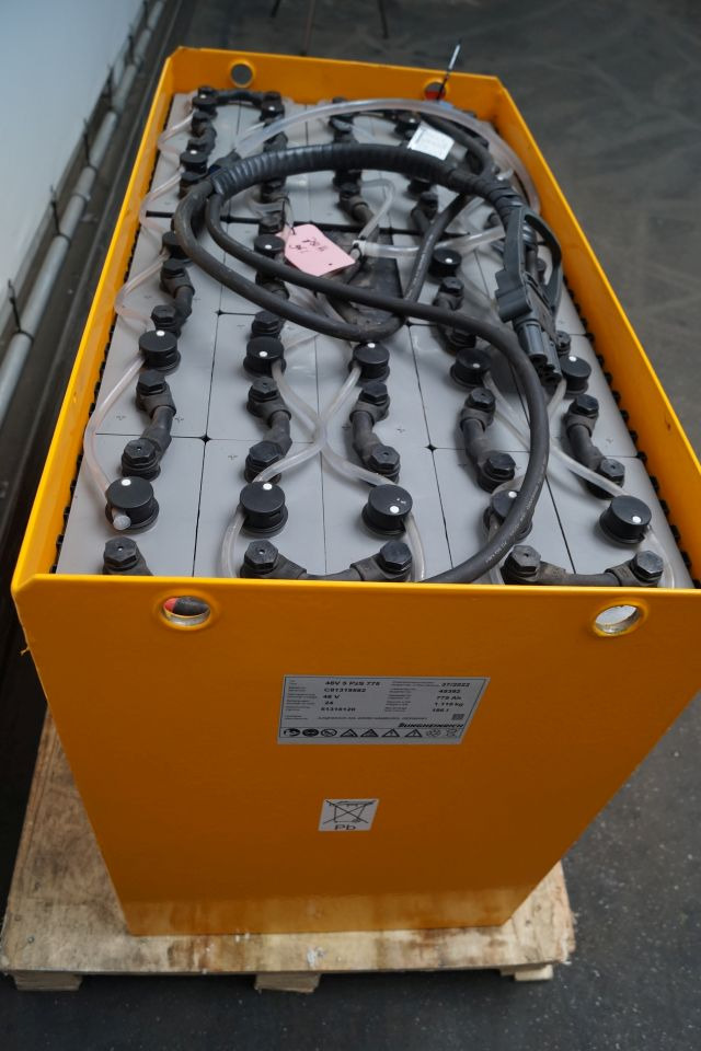 Jungheinrich unknown | Battery 48V775Ah 48 5PZS775 Year 2022 weight 1119 kg sn. - Accumulateur pour Matériel de manutention: photos 2 Jungheinrich unknown | Battery 48V775Ah 48 5PZS775 Year 2022 weight 1119 kg sn. - Accumulateur pour Matériel de manutention: photos 2