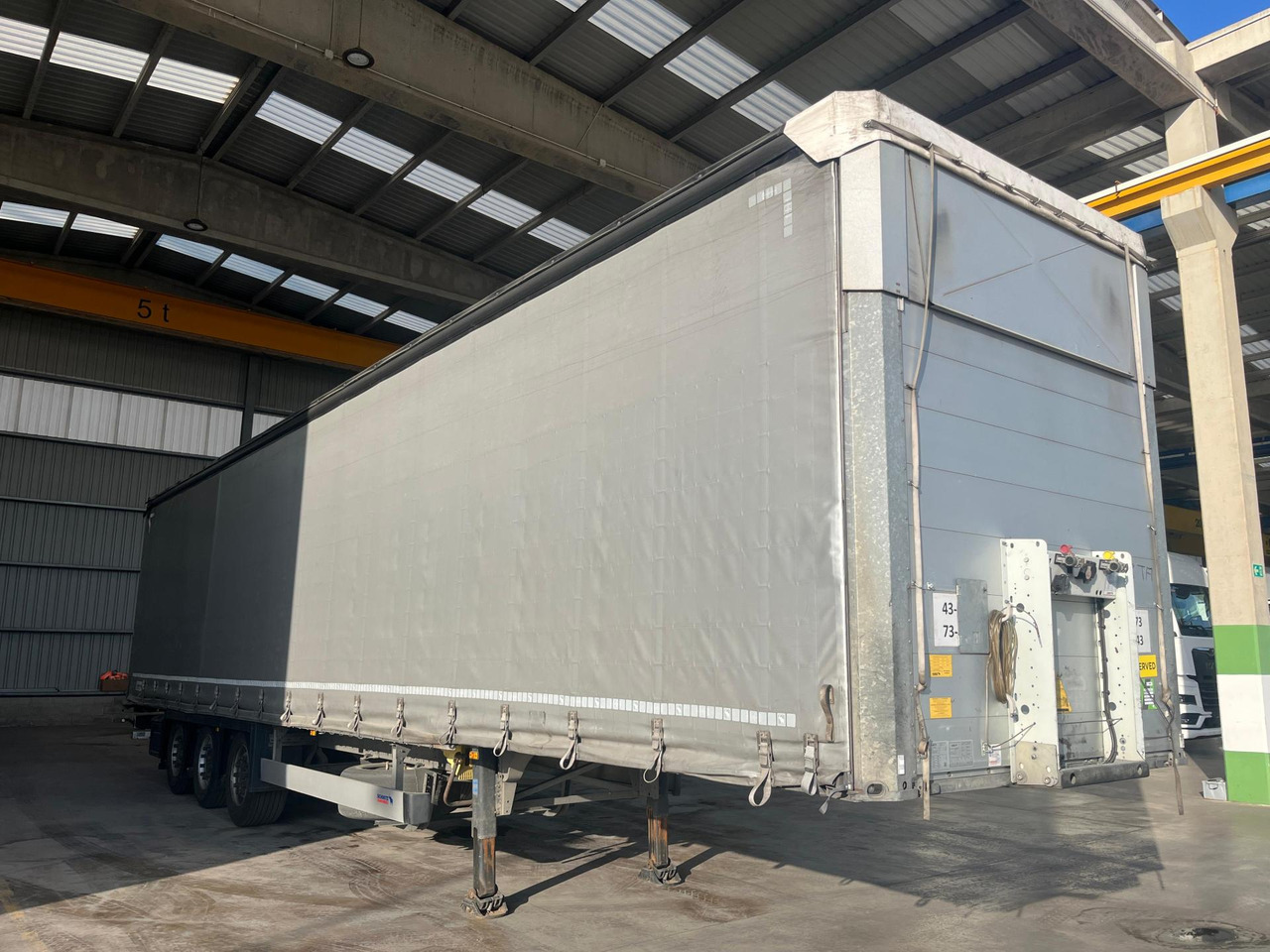 Schmitz Cargobull SCS24/L Varios - Semi-remorque rideaux coulissants: photos 2 Schmitz Cargobull SCS24/L Varios - Semi-remorque rideaux coulissants: photos 2