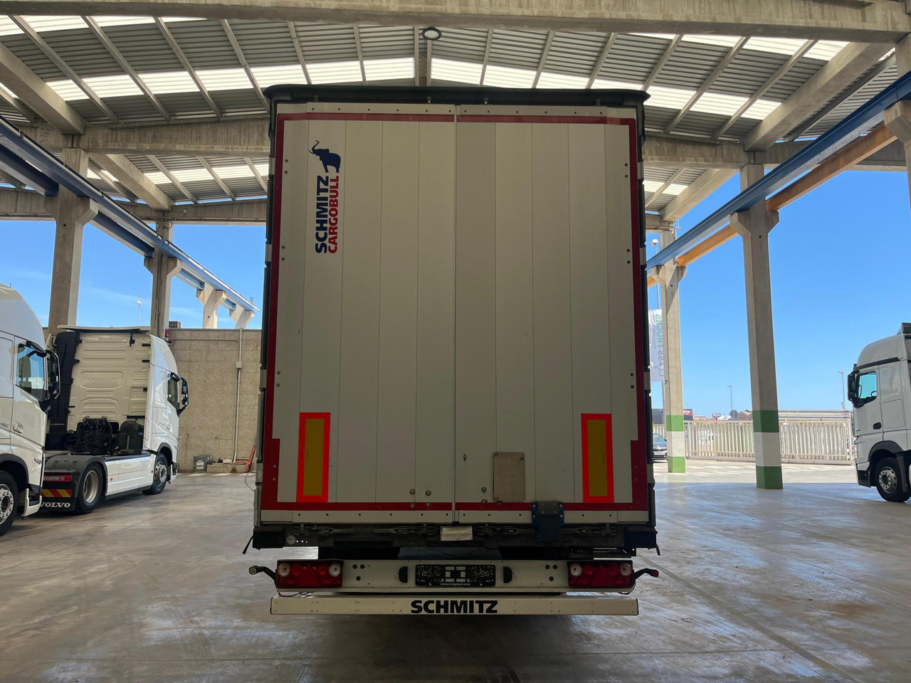 Schmitz Cargobull SCS24/L Varios - Semi-remorque rideaux coulissants: photos 4 Schmitz Cargobull SCS24/L Varios - Semi-remorque rideaux coulissants: photos 4