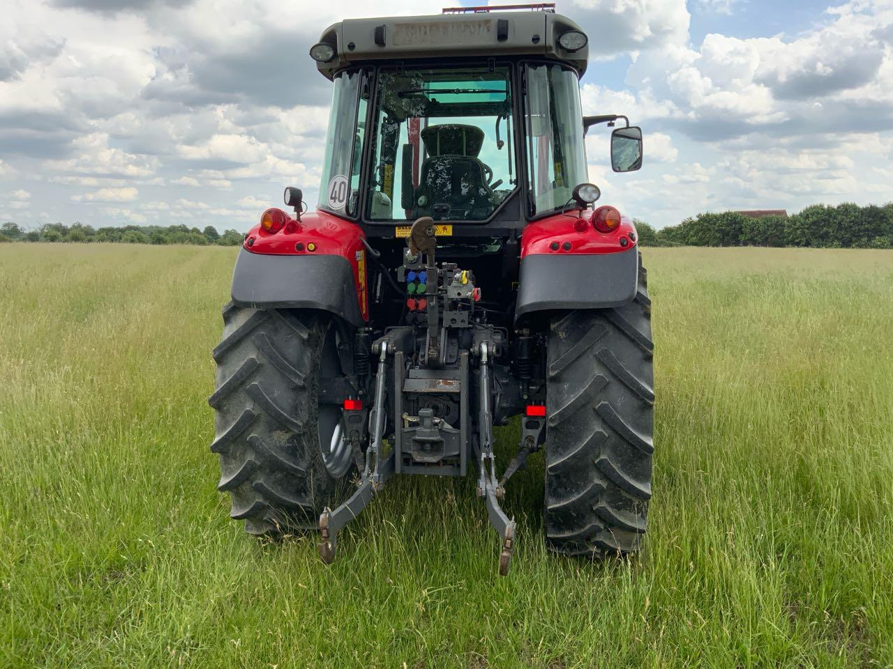 Massey Ferguson MF 5613 Dyna6 Efficient - Tracteur agricole: photos 3 Massey Ferguson MF 5613 Dyna6 Efficient - Tracteur agricole: photos 3