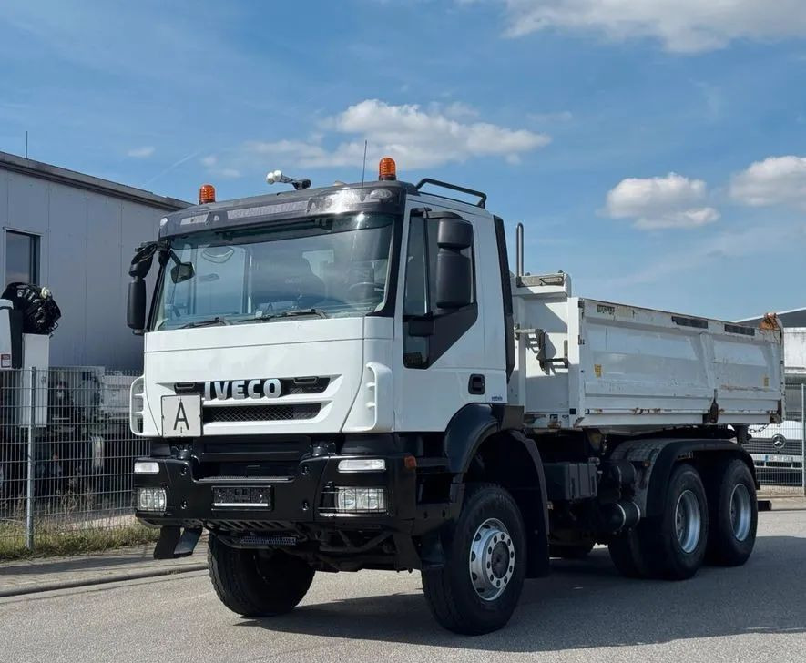 Iveco AD260T45W 6x6 | Meiller | Wywrotka trójstronna | Niemiecki pojazd | 451 KM | Euro 5|Stały zaczep holowniczy - Camion benne: photos 3 Iveco AD260T45W 6x6 | Meiller | Wywrotka trójstronna | Niemiecki pojazd | 451 KM | Euro 5|Stały zaczep holowniczy - Camion benne: photos 3