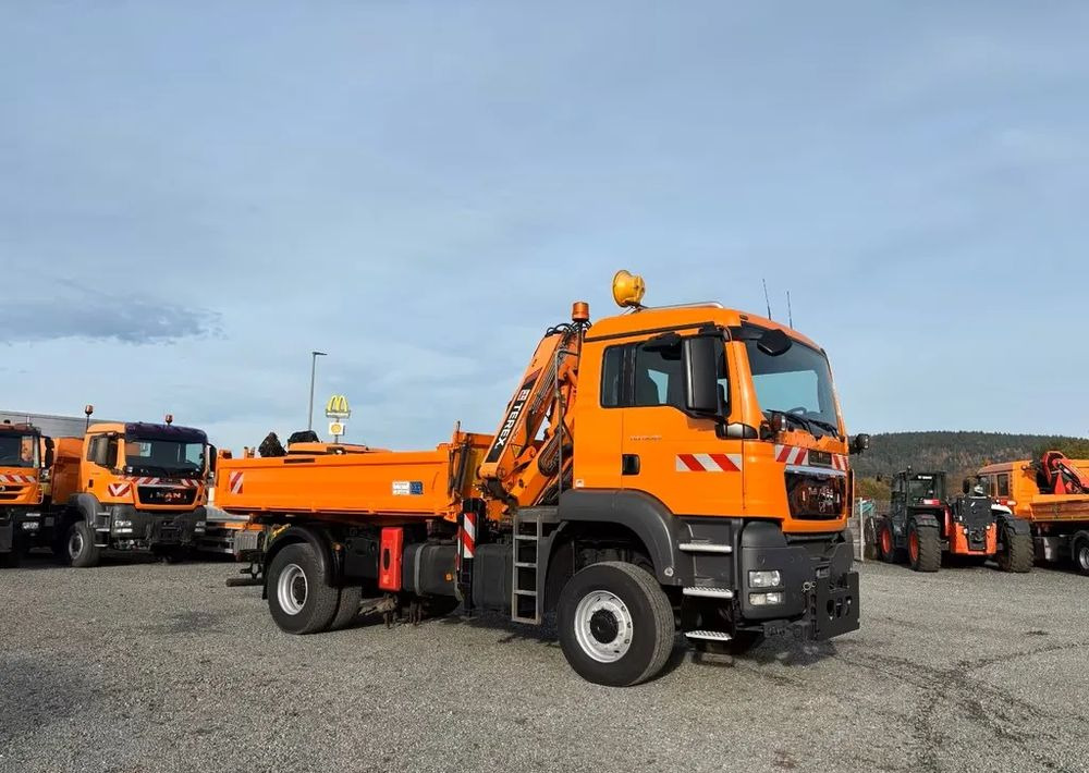 MAN TGS 18.320/ 4x4 / Euro4 /Wywrotka trójstronna Meiller +Kran Atlas TLC 82.2 +sterowanie radiowe – Przystosowany do pracy zimą — odśnieżanie, posypywanie, pług - Camion benne: photos 4 MAN TGS 18.320/ 4x4 / Euro4 /Wywrotka trójstronna Meiller +Kran Atlas TLC 82.2 +sterowanie radiowe – Przystosowany do pracy zimą — odśnieżanie, posypywanie, pług - Camion benne: photos 4