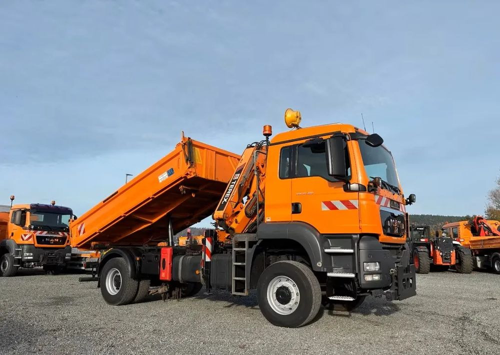 MAN TGS 18.320/ 4x4 / Euro4 /Wywrotka trójstronna Meiller +Kran Atlas TLC 82.2 +sterowanie radiowe – Przystosowany do pracy zimą — odśnieżanie, posypywanie, pług - Camion benne: photos 3 MAN TGS 18.320/ 4x4 / Euro4 /Wywrotka trójstronna Meiller +Kran Atlas TLC 82.2 +sterowanie radiowe – Przystosowany do pracy zimą — odśnieżanie, posypywanie, pług - Camion benne: photos 3