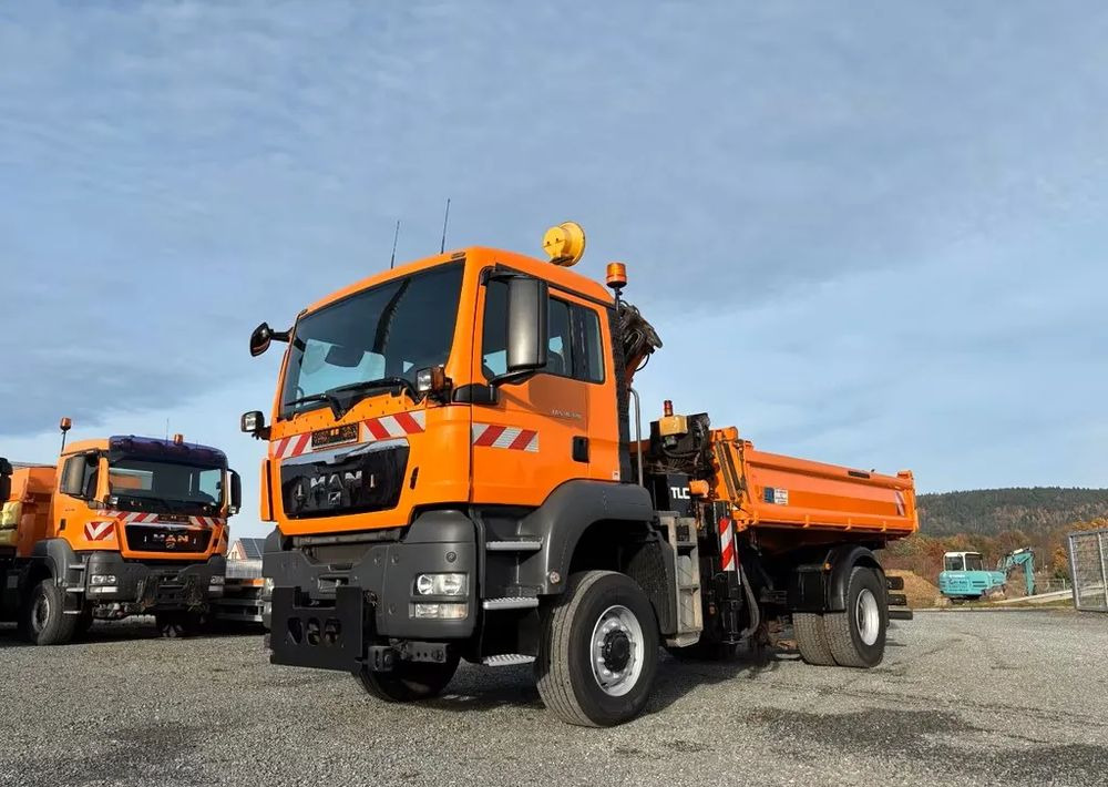 MAN TGS 18.320/ 4x4 / Euro4 /Wywrotka trójstronna Meiller +Kran Atlas TLC 82.2 +sterowanie radiowe – Przystosowany do pracy zimą — odśnieżanie, posypywanie, pług - Camion benne: photos 5 MAN TGS 18.320/ 4x4 / Euro4 /Wywrotka trójstronna Meiller +Kran Atlas TLC 82.2 +sterowanie radiowe – Przystosowany do pracy zimą — odśnieżanie, posypywanie, pług - Camion benne: photos 5