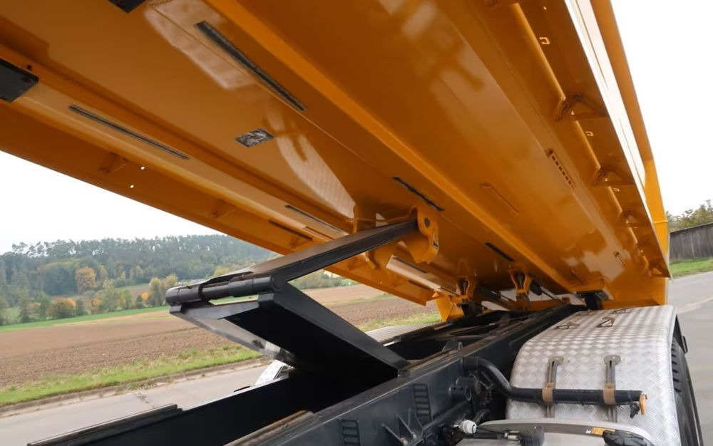 Mercedes-Benz Arocs 3251 8x4 | 510 KM | Euro 6d | Navi | Wywrotka Trójstronna | 215 600 km !! - Camion benne: photos 4 Mercedes-Benz Arocs 3251 8x4 | 510 KM | Euro 6d | Navi | Wywrotka Trójstronna | 215 600 km !! - Camion benne: photos 4