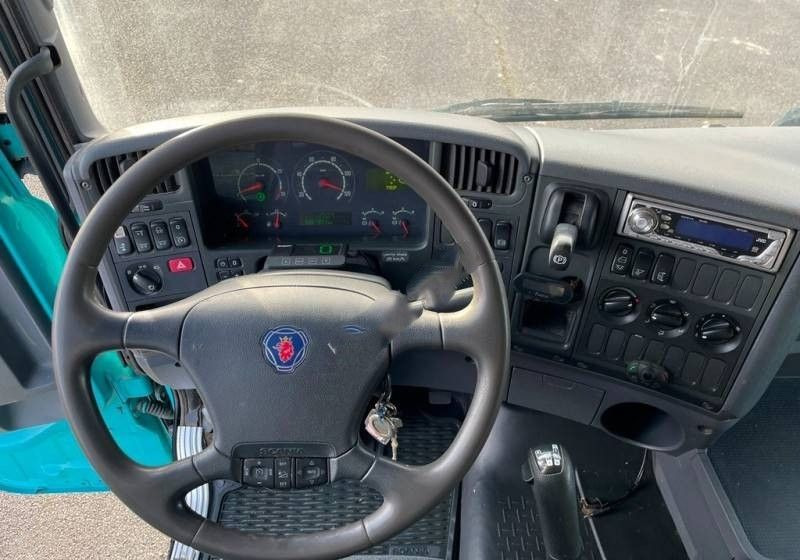 Scania R380 / 6x2 / Pezzaioli / 2-poziomowa zabudowa do przewozu zwierząt / Euro 3 / oś podnoszona / podnoszony dach - Camion bétaillère: photos 5 Scania R380 / 6x2 / Pezzaioli / 2-poziomowa zabudowa do przewozu zwierząt / Euro 3 / oś podnoszona / podnoszony dach - Camion bétaillère: photos 5